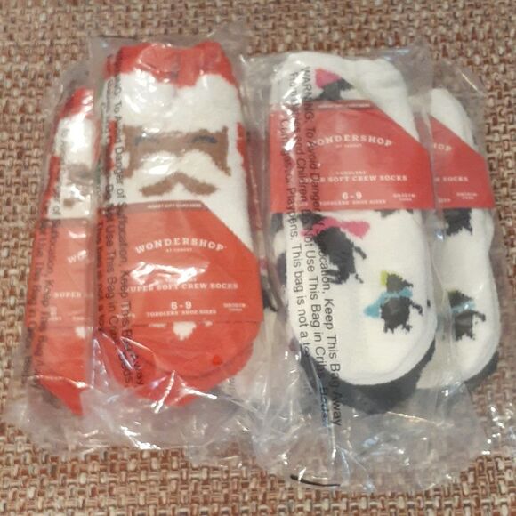 Christmas Socks 2 Pairs Per Package New - Picture 1 of 7